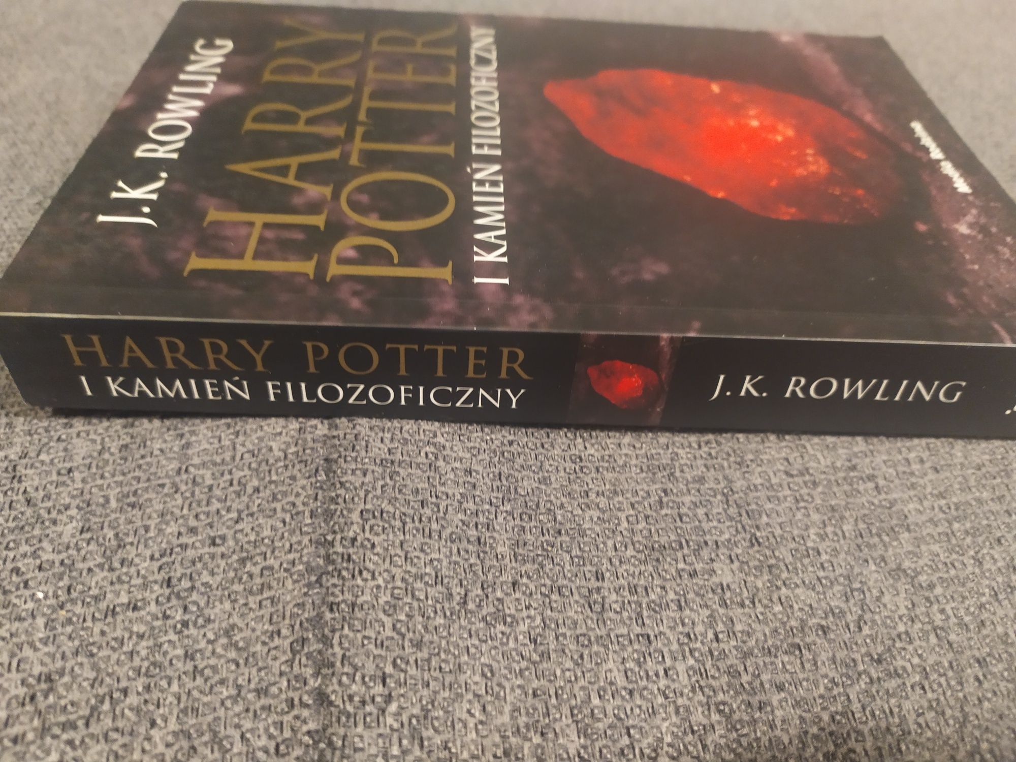 Harry Potter i kamień filozoficzny. J. K. Rowling edycja czarna