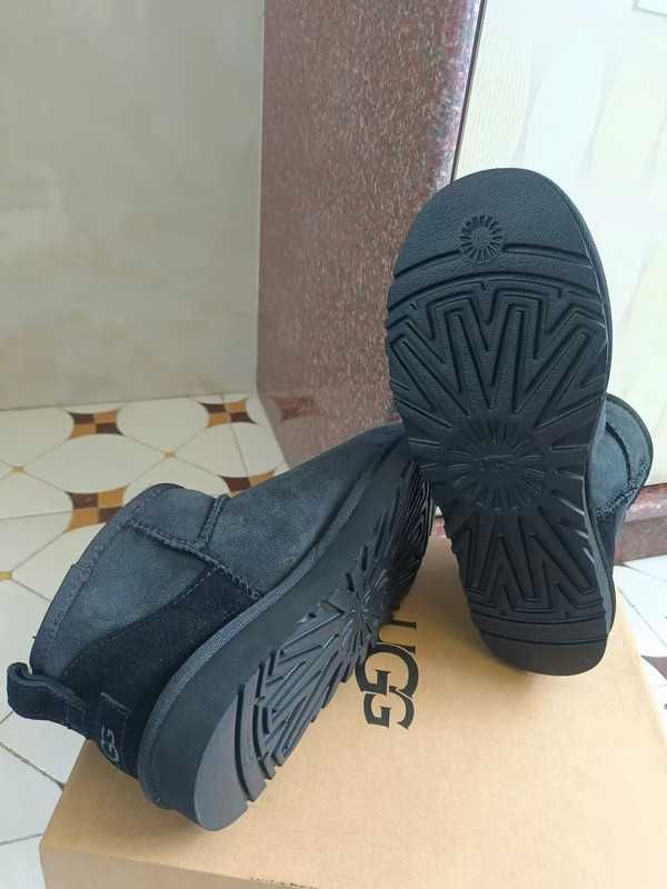 UGG Classic Ultra Mini Black taille R.39