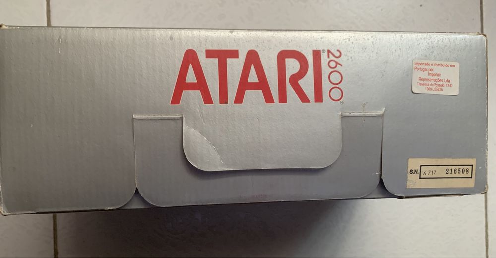 Atari 2600 Nova na Caixa + 2 Jogos Clássicos - Coleção Impecável!