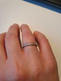 Кольцо женское, серебряное, с россыпью циркониев