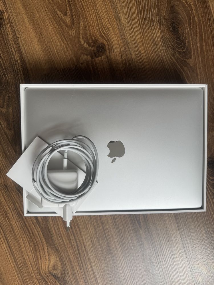 Macbook Air -Stan Idealny 2020 -16 GB Ram