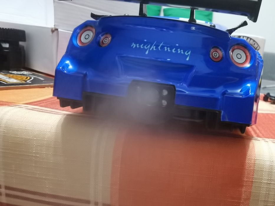 Samochód zdalnie sterowany Nissan R35 GTR do Driftu RC 4wd Nitro Dym