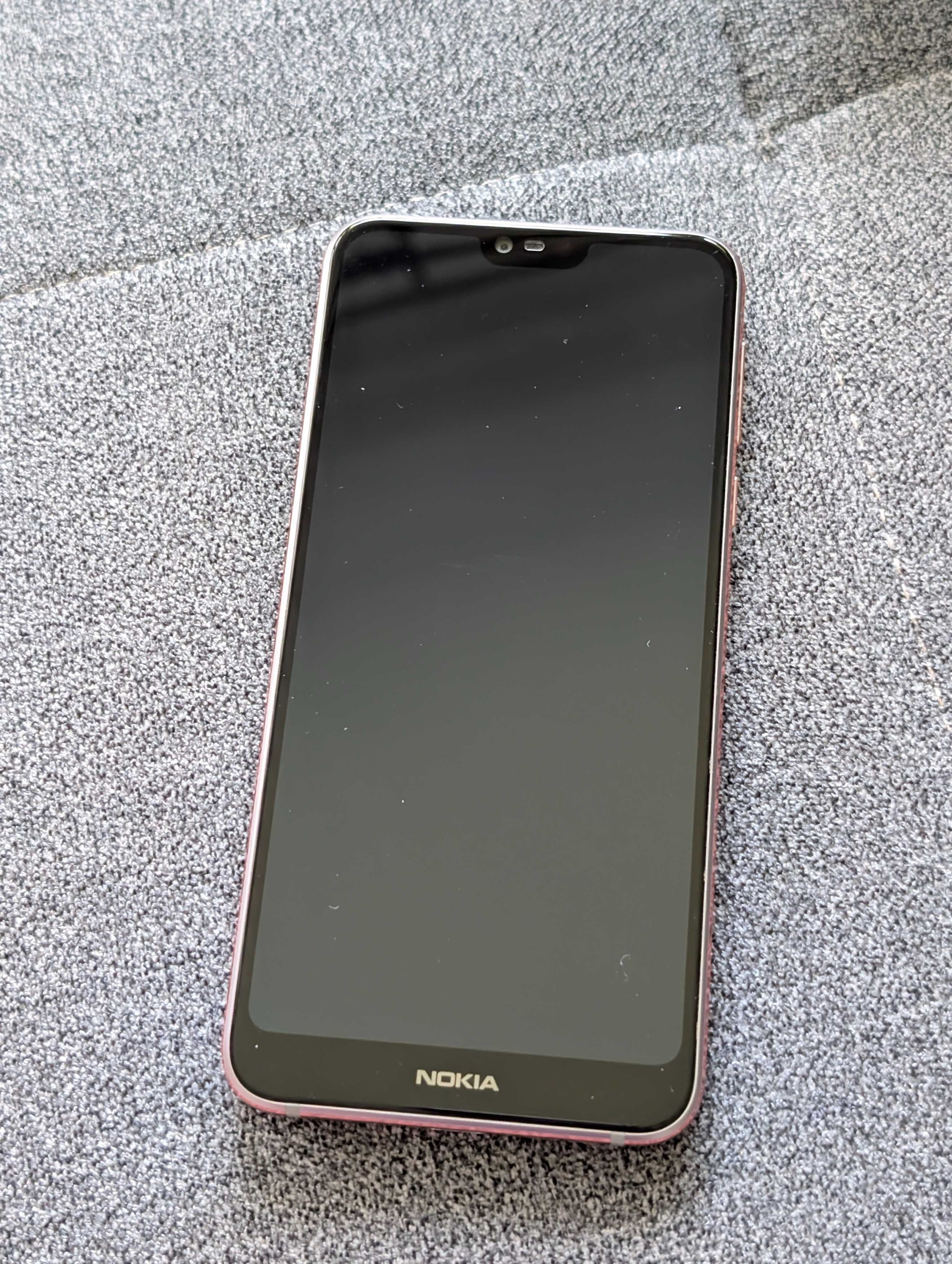 Nokia 7.1 - działa bdb, ekran bez rys, plecy pęknięte