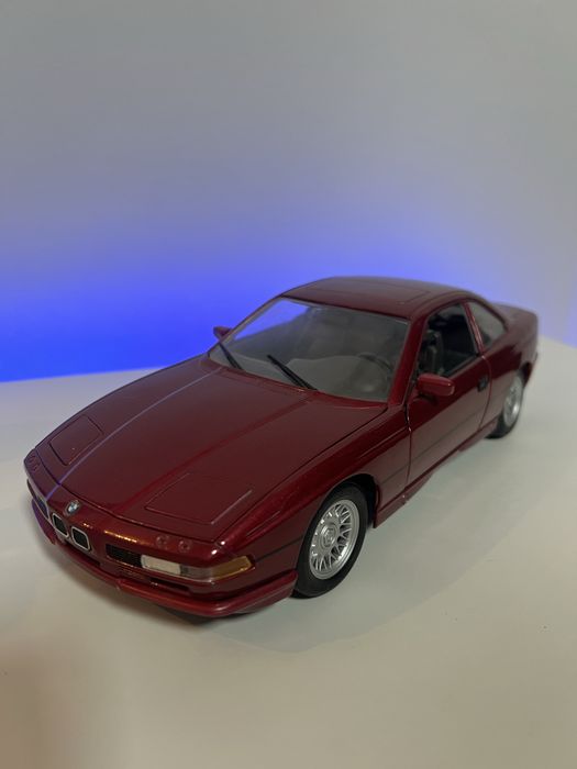 BMW 850i model Maisto 1:18