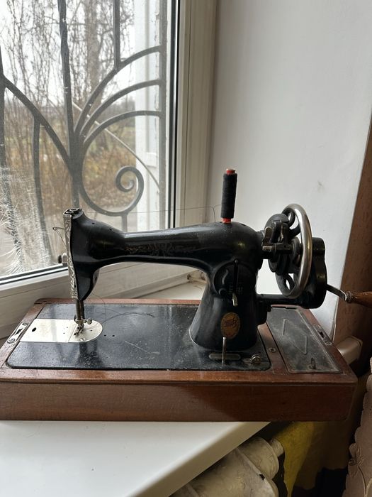 Антикварная! швейная машинка
