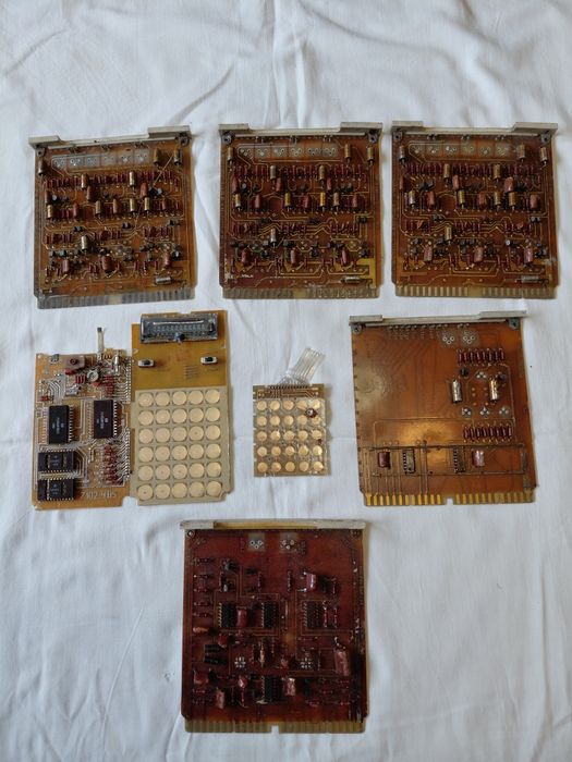 Радіодеталі по фотографіях, транзистори, плати. Ціна договірна.