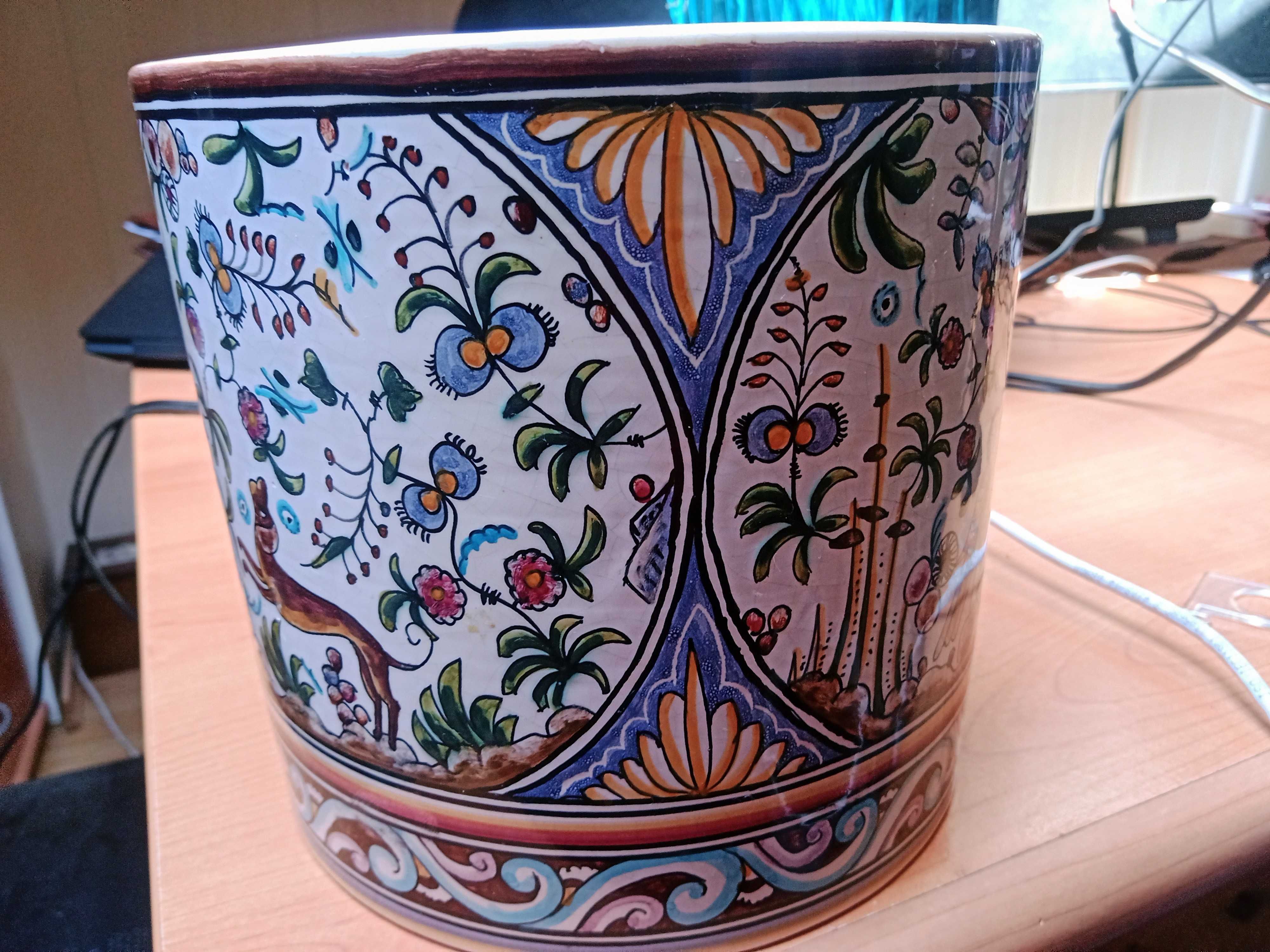 Vaso cilíndrico cerâmica berardos pintado à mão séc. XVII