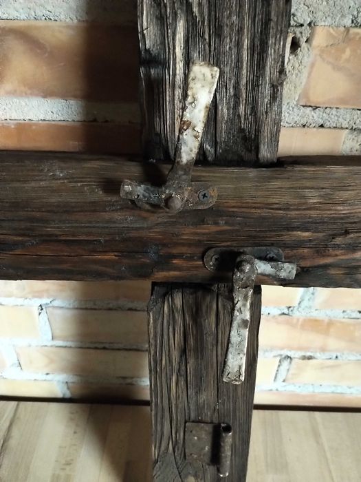 dekoracja w kształcie krzyża