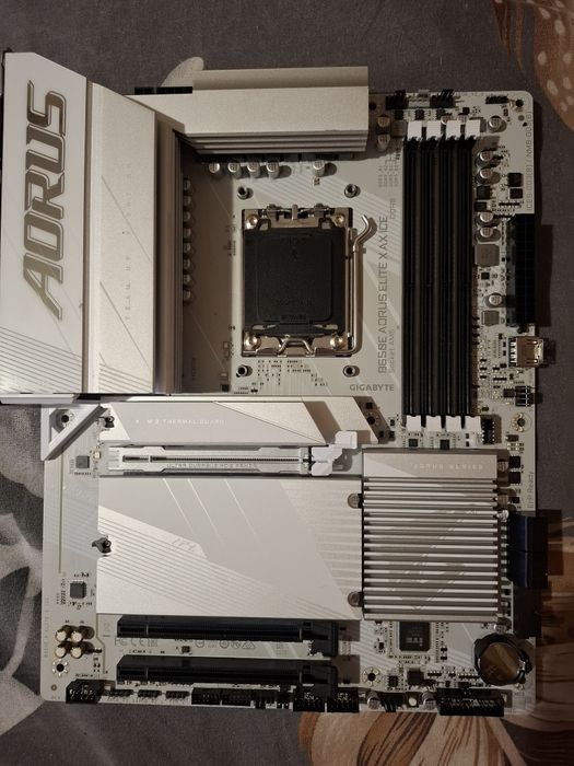 Gigabyte B650E Aorus Elite X AX