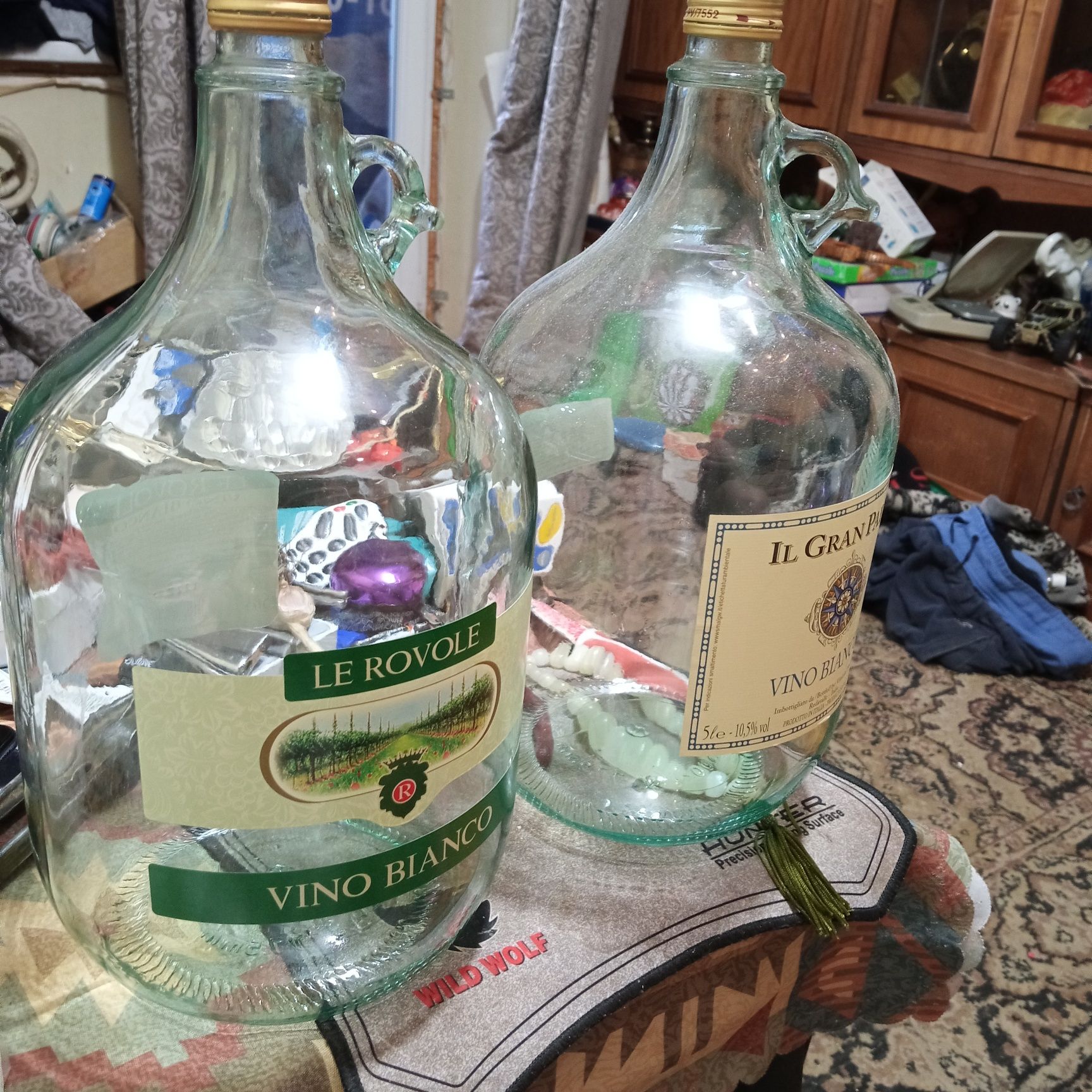 Два бутыля по 5 литров стекло
