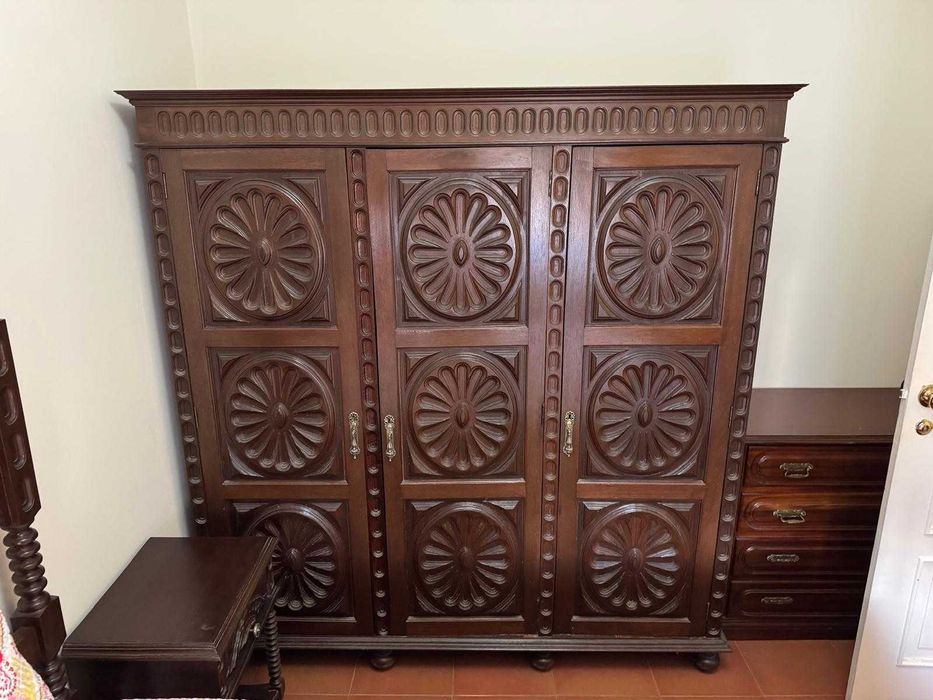 Mobília de quarto casal completa. Quase nova.