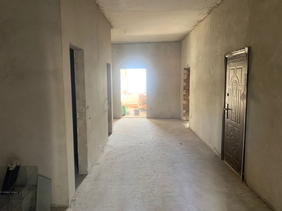 МІ Торговельне приміщення з автомобільними боксами у Великому Кучурові