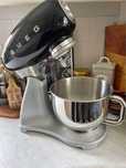 Robot planetarny Smeg SMF03WHEU 800W