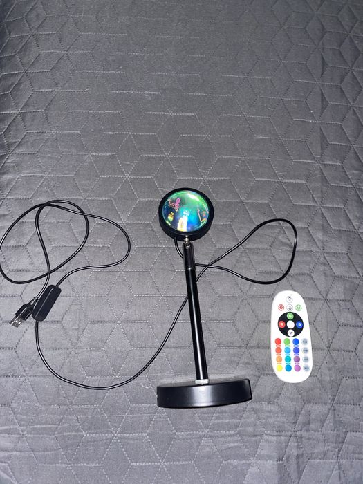 Лампа яка змінює кольори