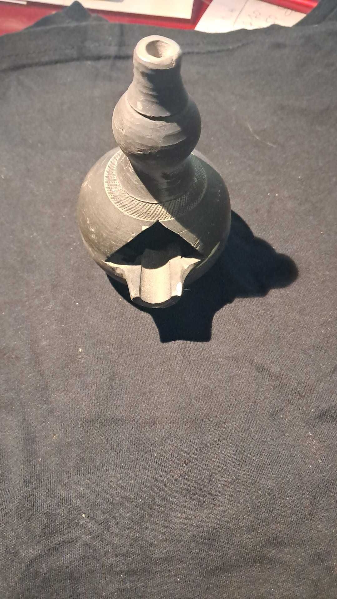 Peça de Cerâmica Antiga