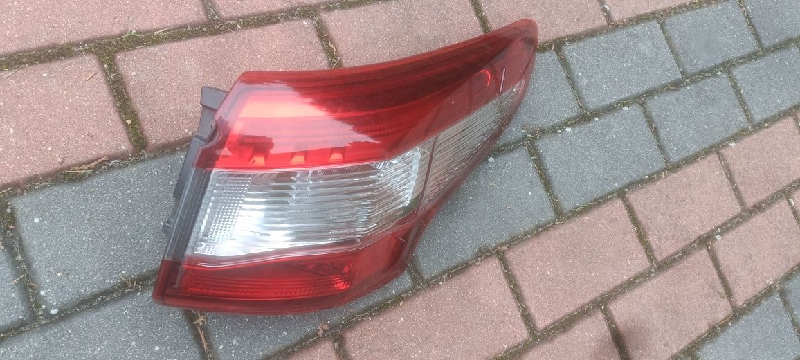 Lampa prawa tył Qashqai j11