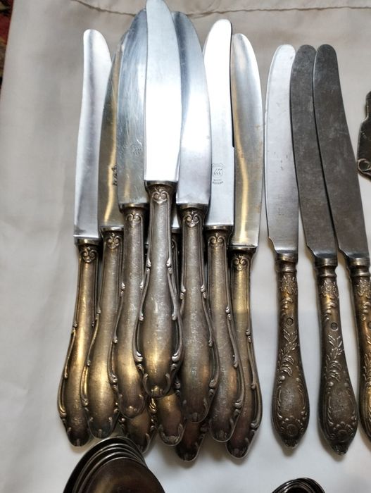 Столові прибори мельхіор.