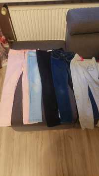Spodnie jeansowe dla dziewczynki rozmiar 128 plus gratis dresy.