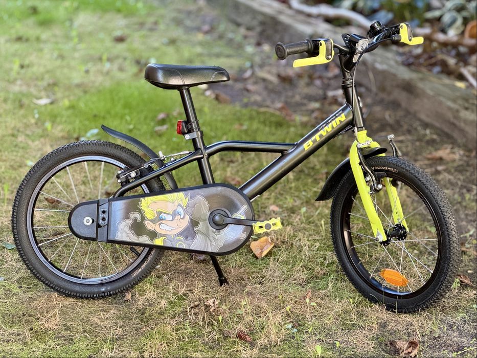 Rower dzieciecy BTwin 500 z serii Dark Hero 16” Czarny + kółka