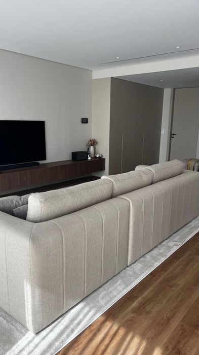 Sofá com chaise long