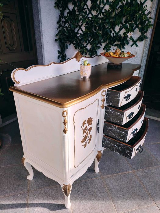 Cómoda Queen Anne vintage restaurada