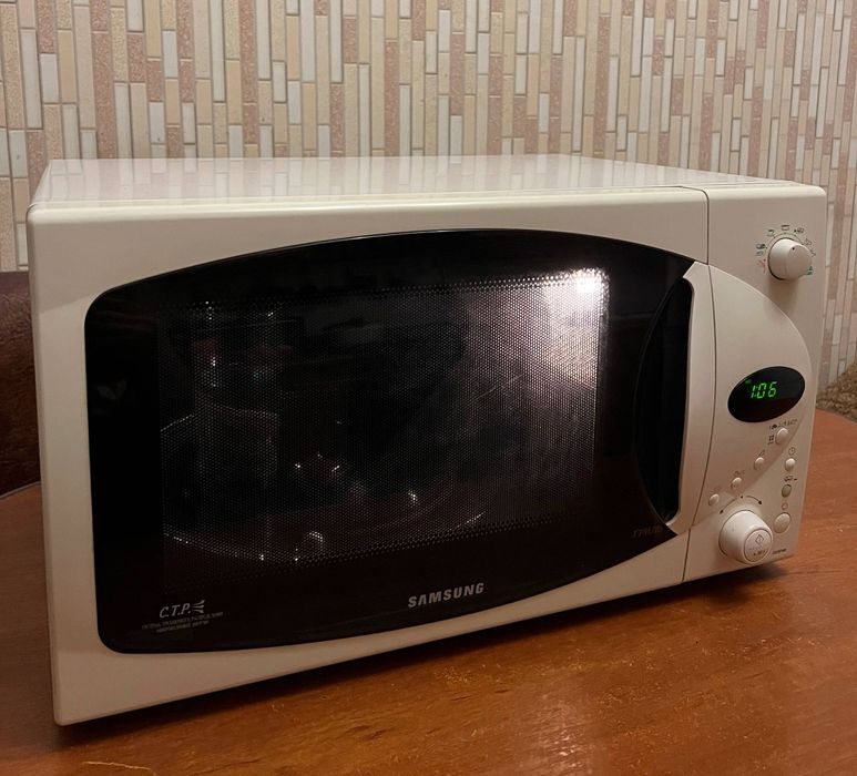 Продам гарну Мікрохвильовку, як Нова Samsung