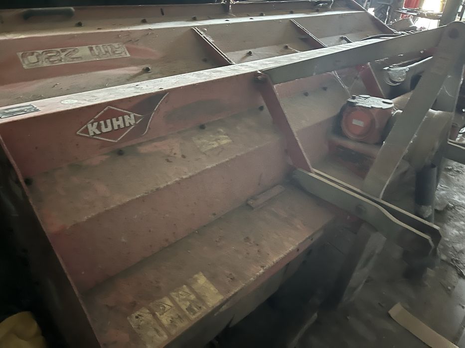 Kuhn RM 280 - mulczer, kosiarka bijakowa