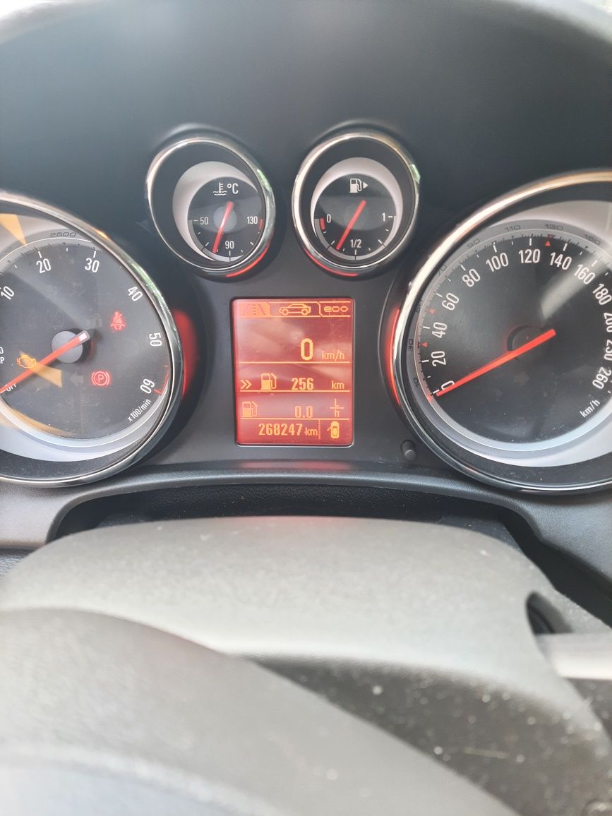 Opel astra J 2013r