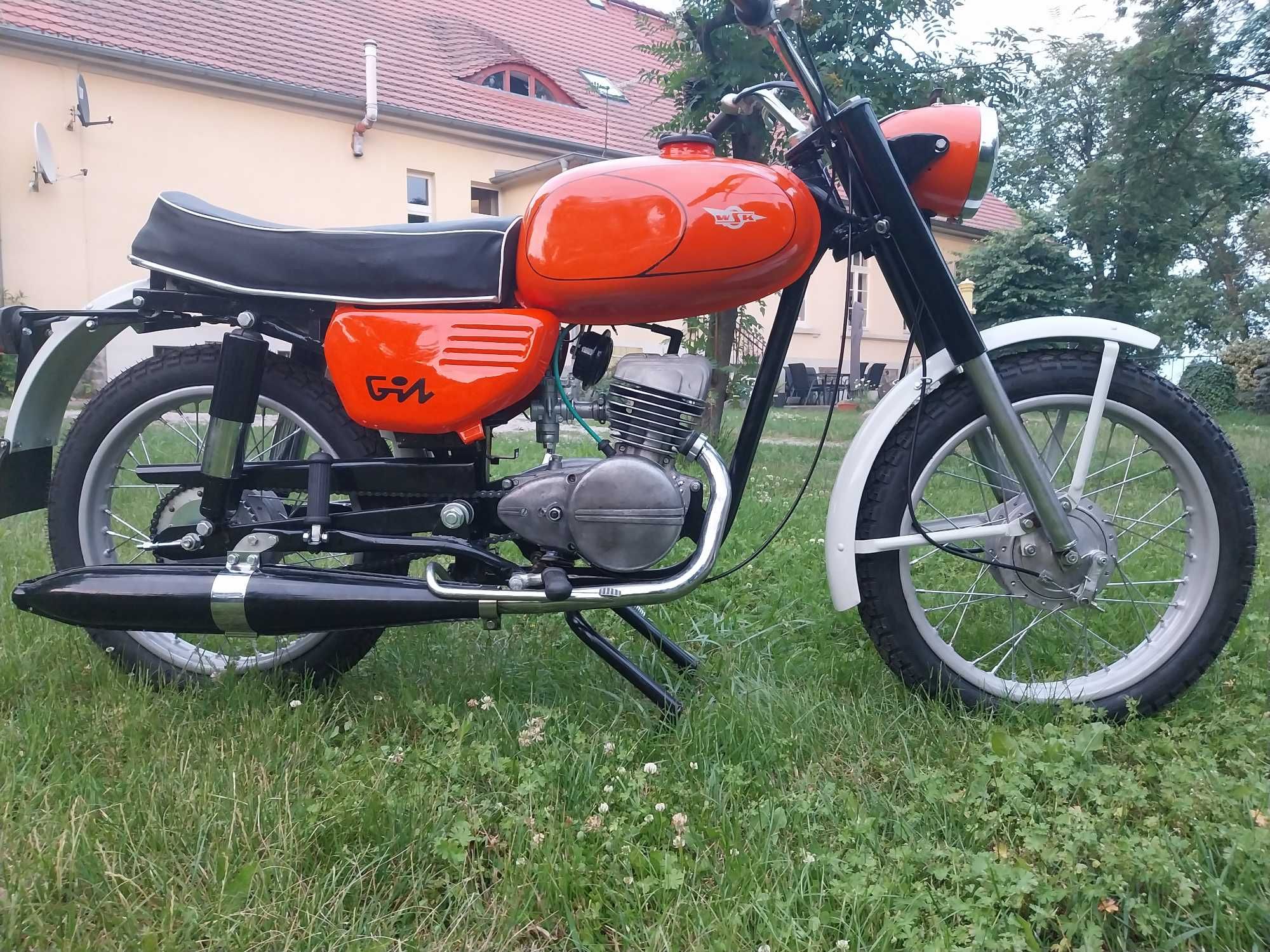 WSK 125 M06 B3 Gil, żółte tablice