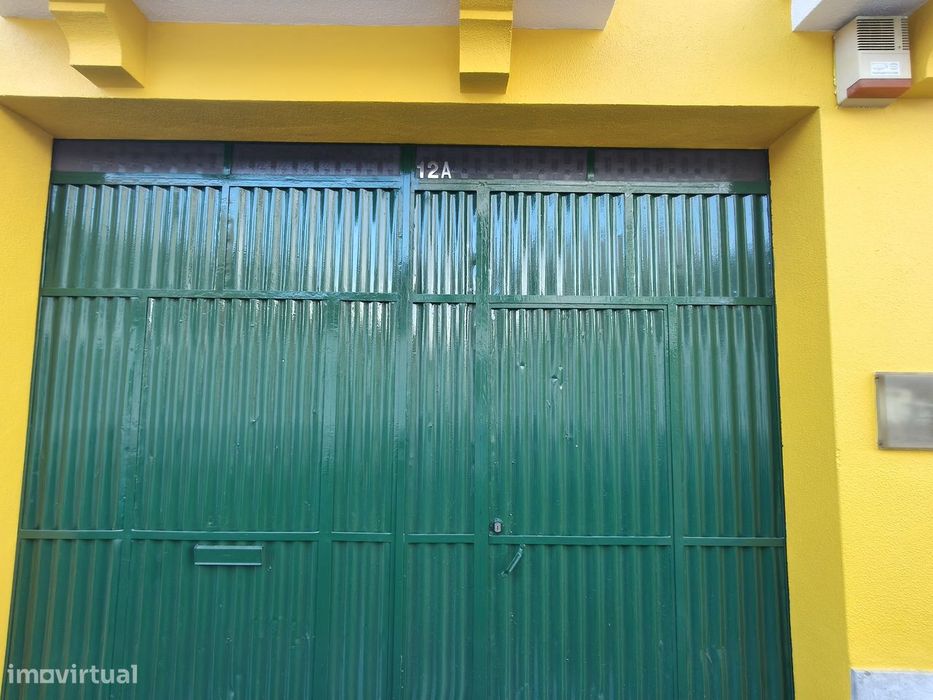 Garagem com capacidade para 4 viaturas