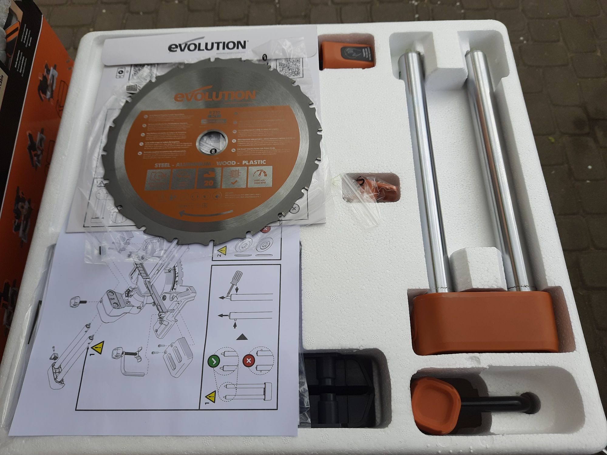 Торцевая пила с протяжкой "Evolution" R210SMS