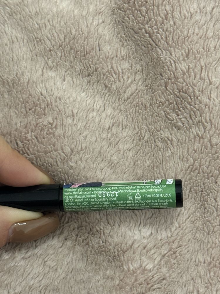 Eyeliner the balm