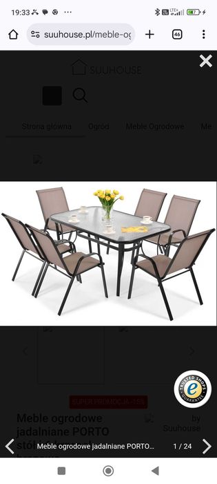 Stół z krzesłami beżowy z masywnym parasolem