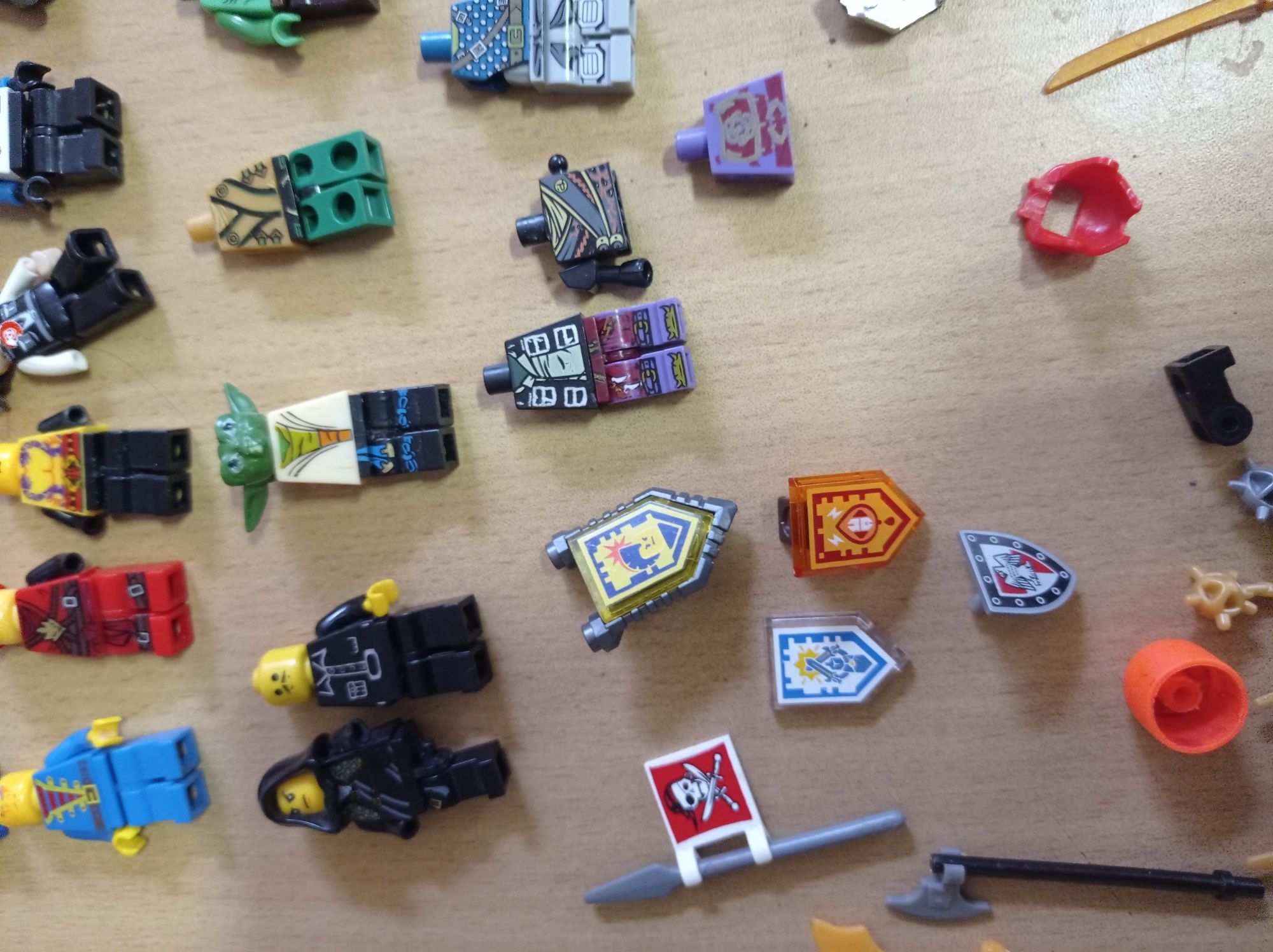 Фігурки та деталі лего Lego б/у