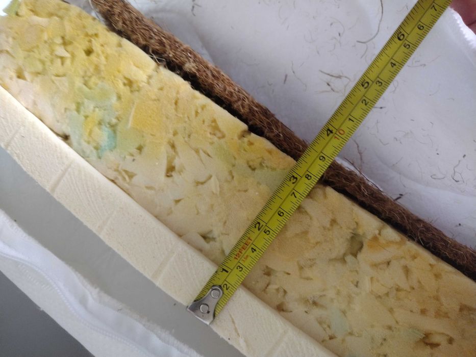 Białe drewniane łóżeczko dla dziecka,  łóżko materac 140x70. Dodatki.