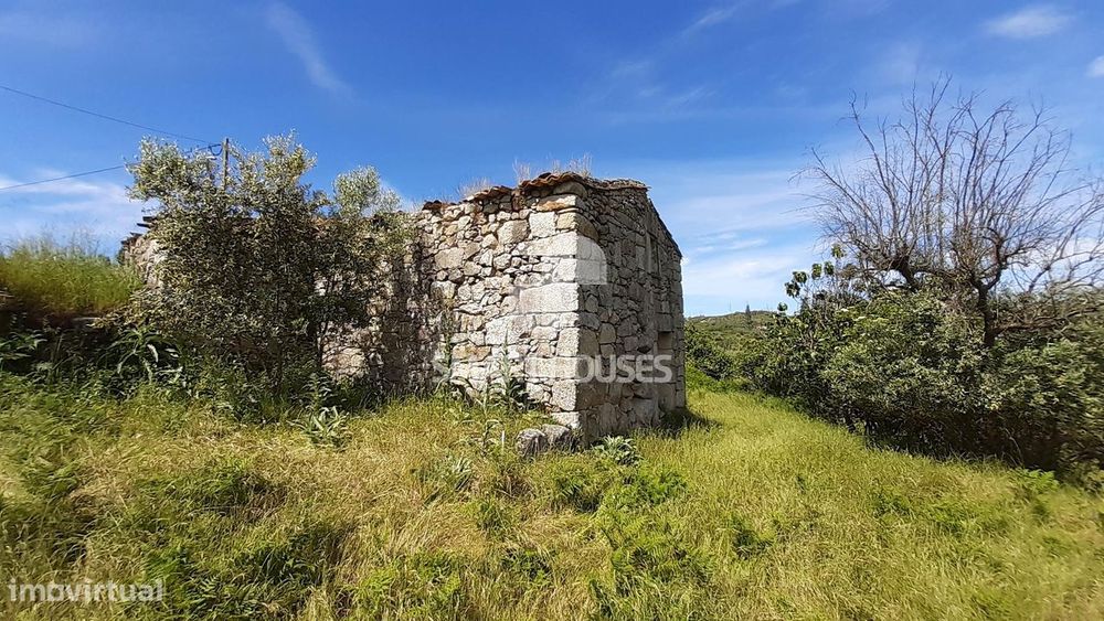 Moradia T2 Avô p/ reconstruir
