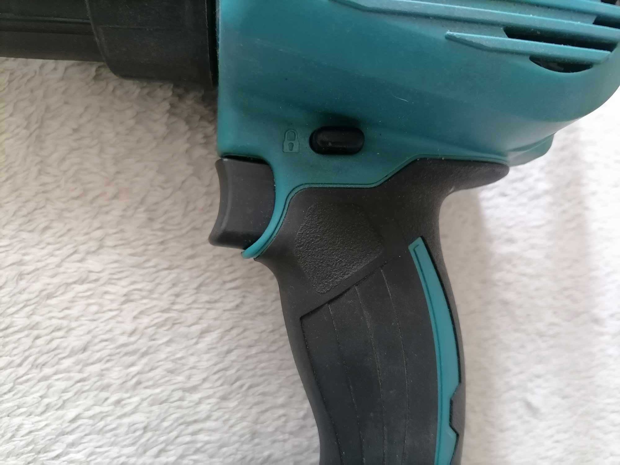 Makita DCG 180 wyciskacz do mas