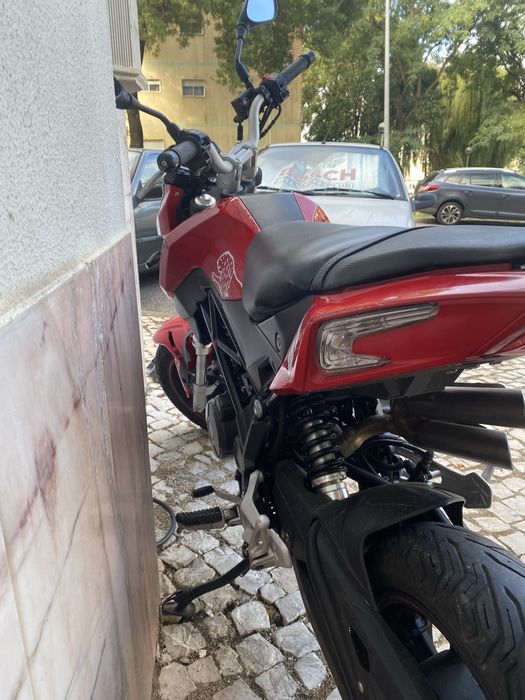 Benelli TNT 125.