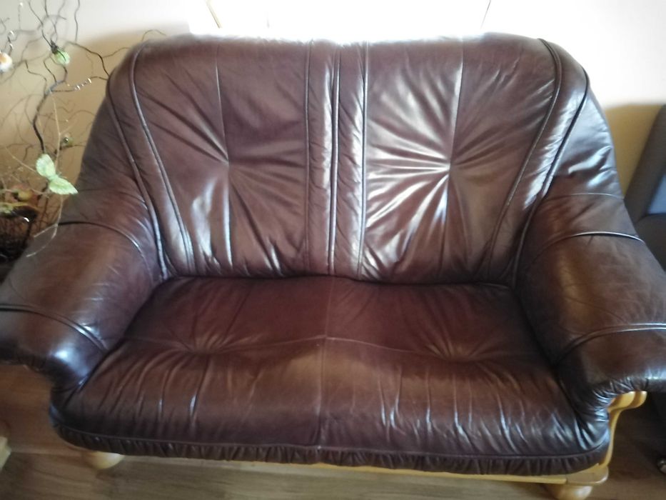 Wypoczynek skóra naturalna 3+2, boki dębowe.