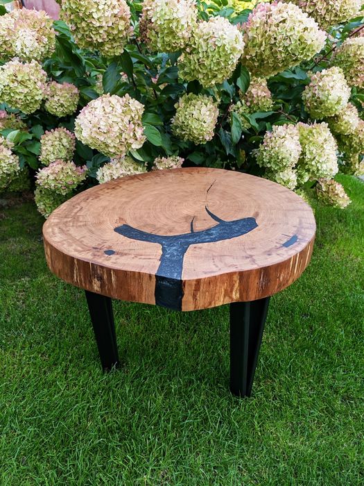 Dębowy stolik kawowy. Pięknie wybarwione drewno!