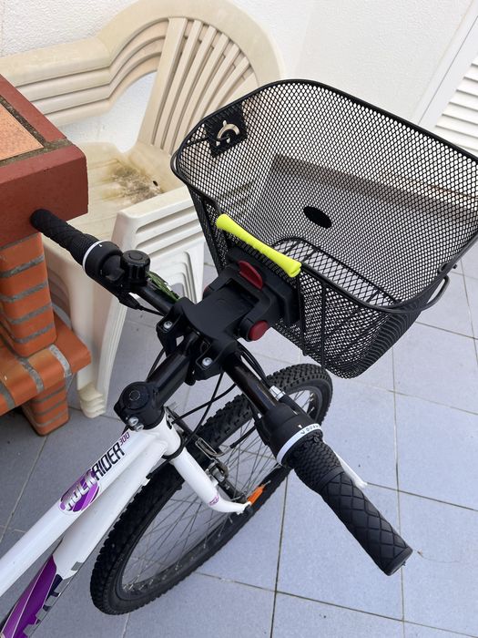 Bicicleta com cesto a frente