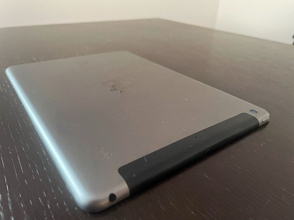 iPad Air A1475 Wi-Fi + LTE – sprawny, idealny do filmów i internetu