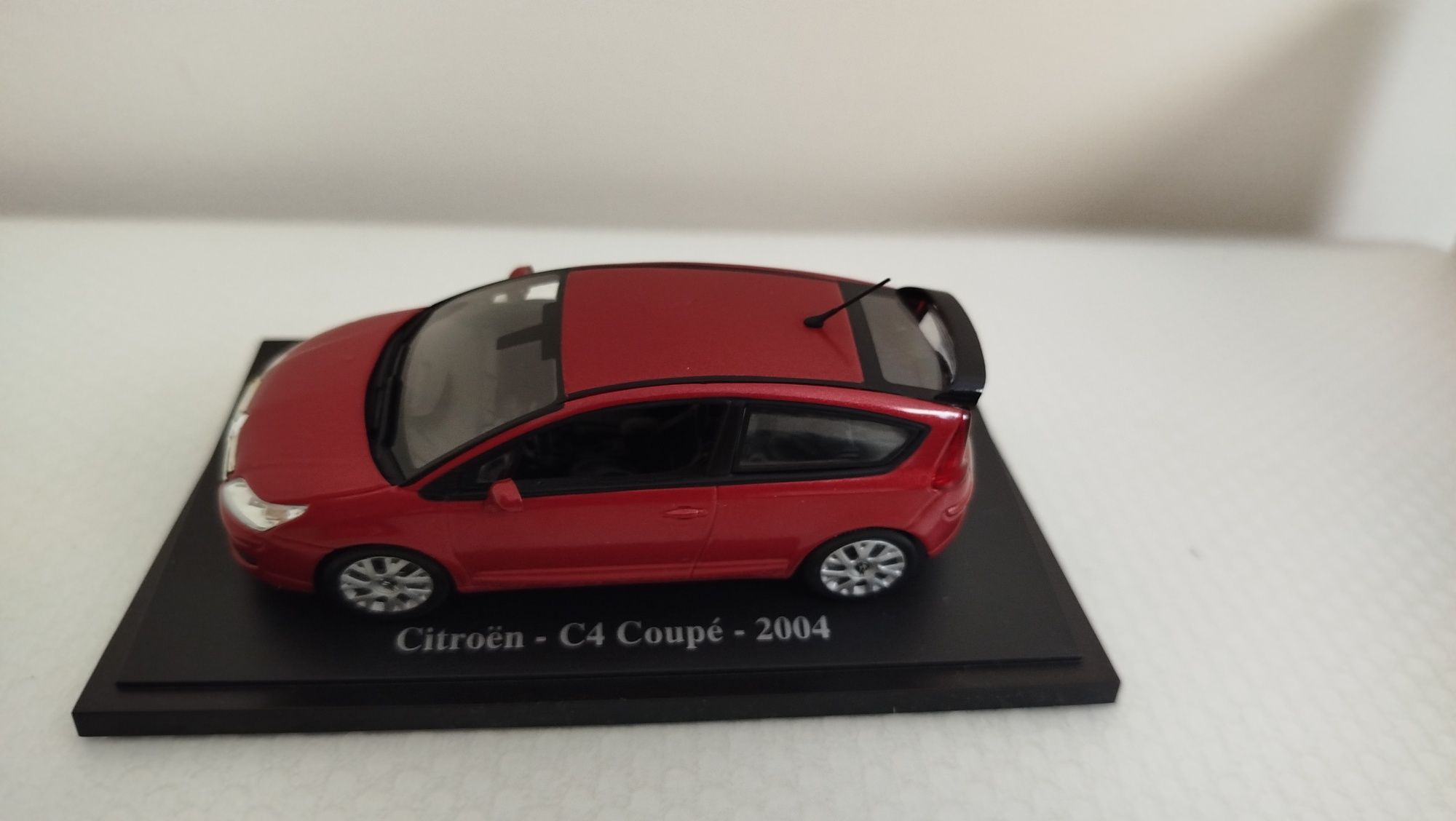 Miniatura Citroen C4 Coupé 1/43 Nova