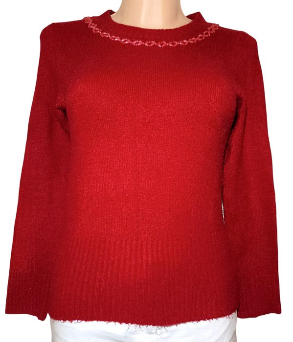 Czerwony Sweter z cekinami na dekolcie S / M / L (36 38 40)