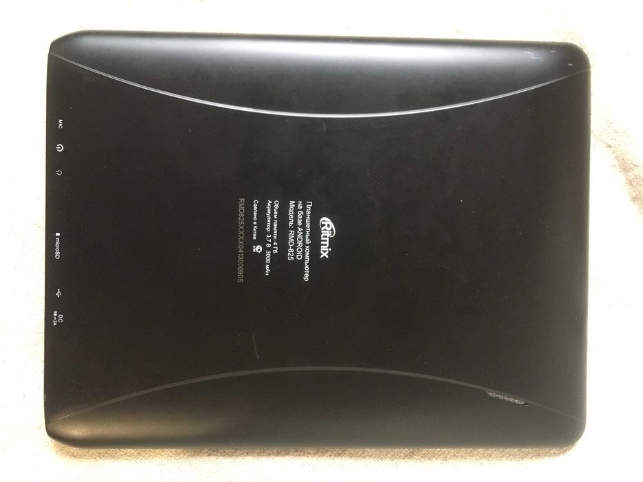 Планшет  Ritmix на восстановление или на запчасти.