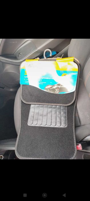 Tapetes para carro , novos.