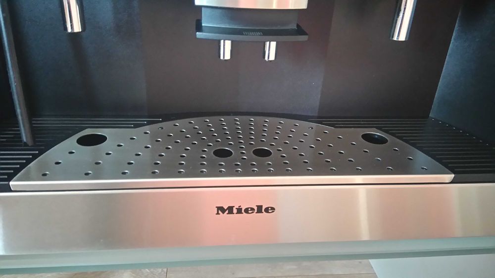 Ekspres Miele CVA 4085 z przyłączem wody Kawiarka do zabudowy