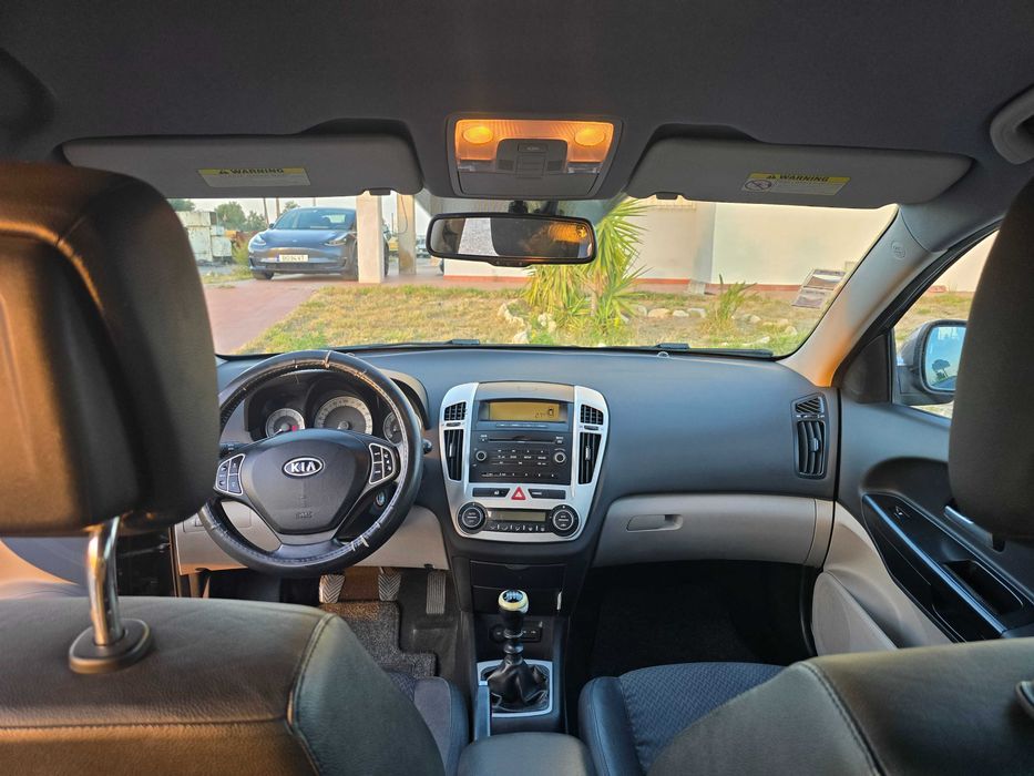 Kia Ceed 1.4 110cv em perfeitas condições com possibilidade garantia