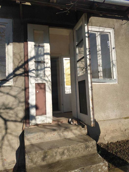 продам будинок Берегове неподалік