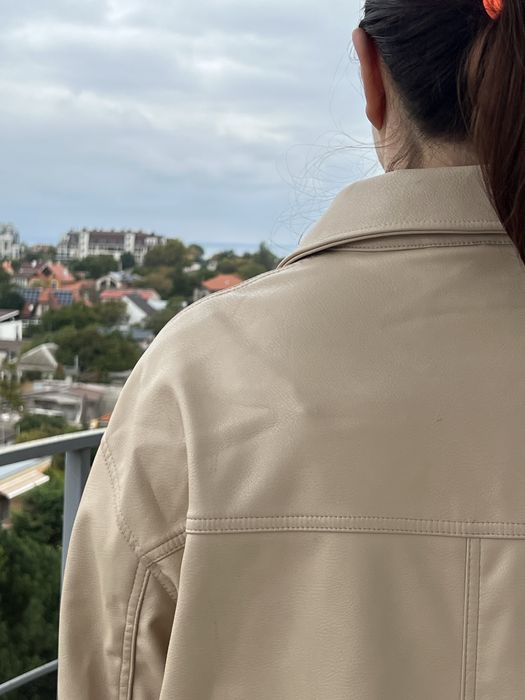 Бежева сорочка-куртка h&m з екошкіри, oversize, демісезонна